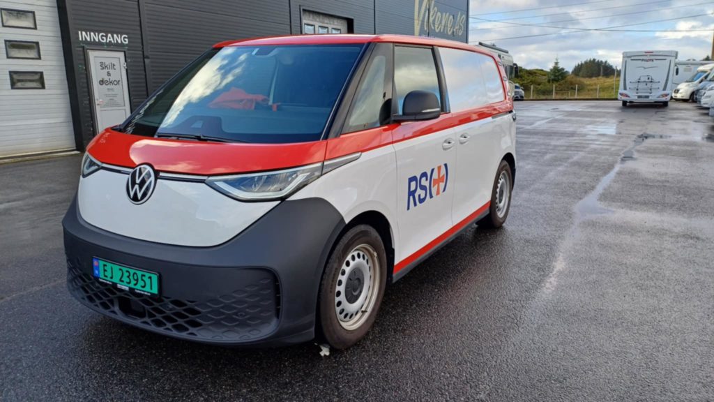 Bilde av ID buzz med bildekor for redningsselskapet