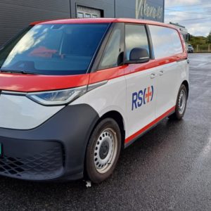 Bilde av ID buzz med bildekor for redningsselskapet